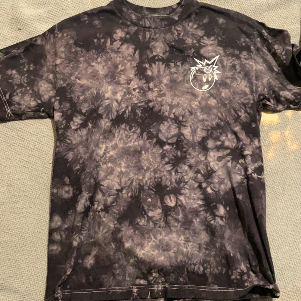 Size M t shirt